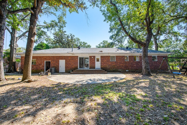 Building Photo - 1615 Culpepper Cir