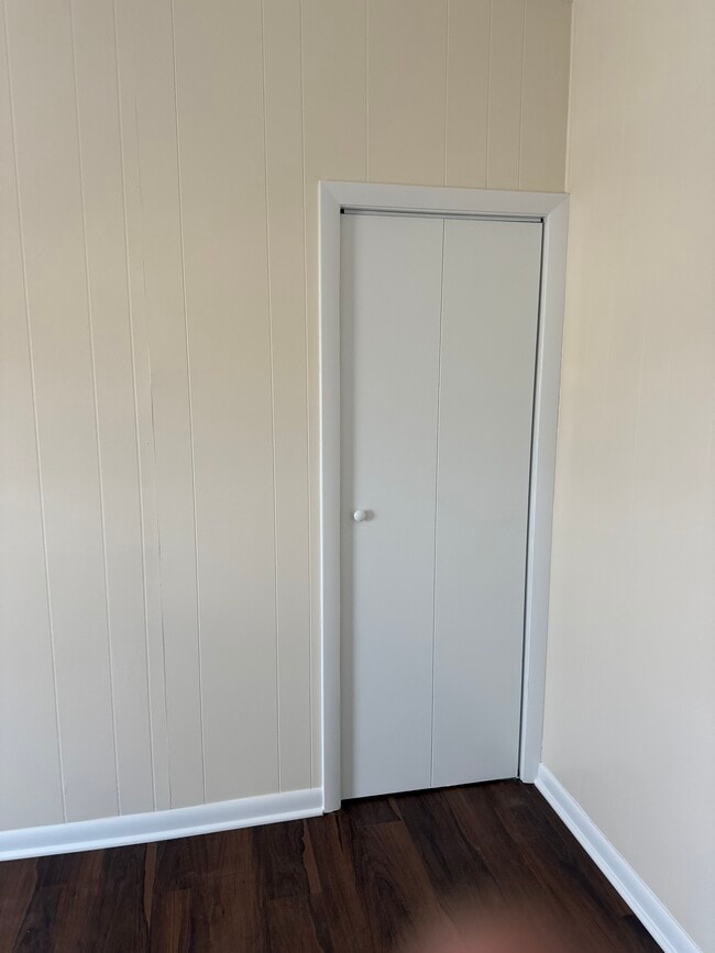 Building Photo - 1116 W 94th St