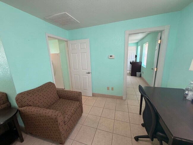 Foto del edificio - 1018 E 3rd St