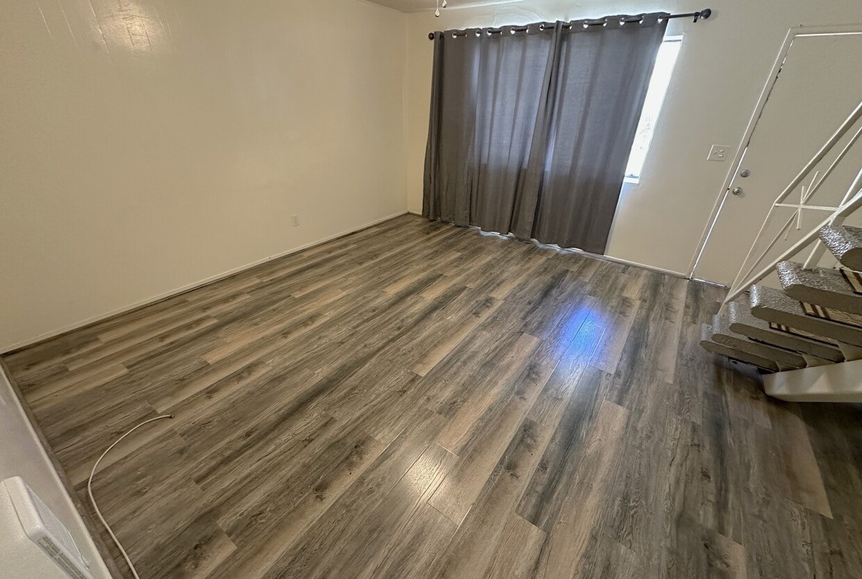Foto principal - 33080 Jamieson St