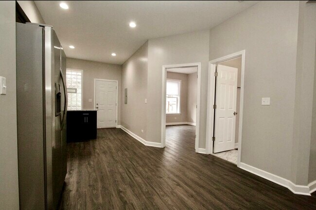 Foto del edificio - 1406 E 69th Pl