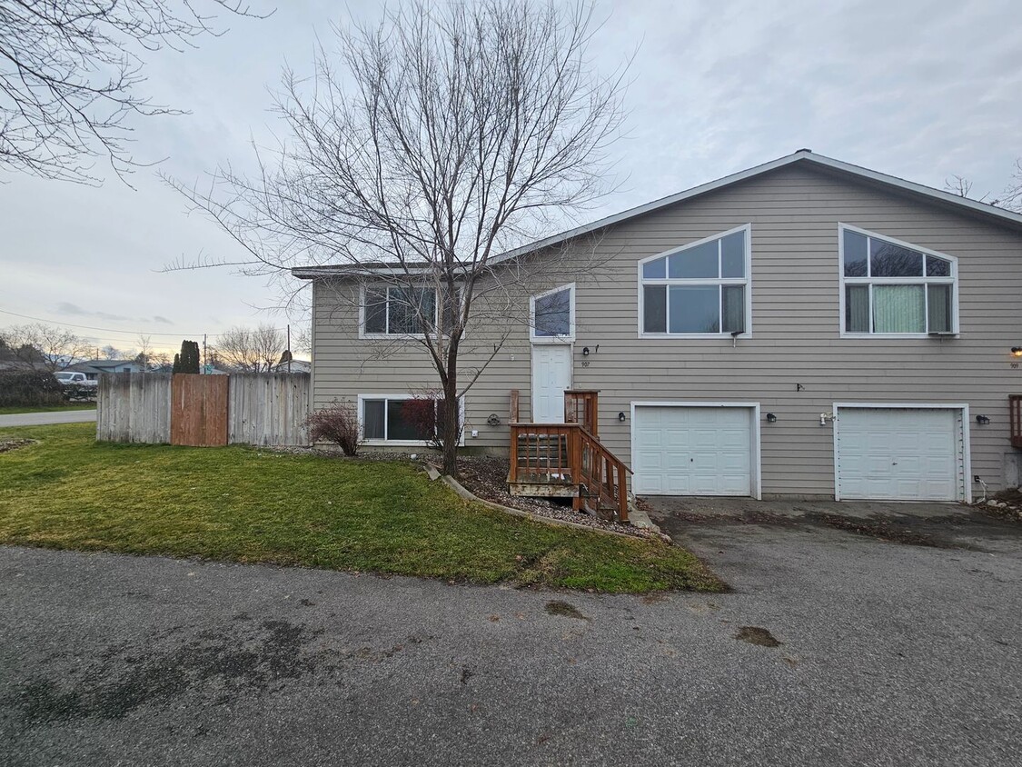 Primary Photo - Newly Remodeled Duplex in the Valley