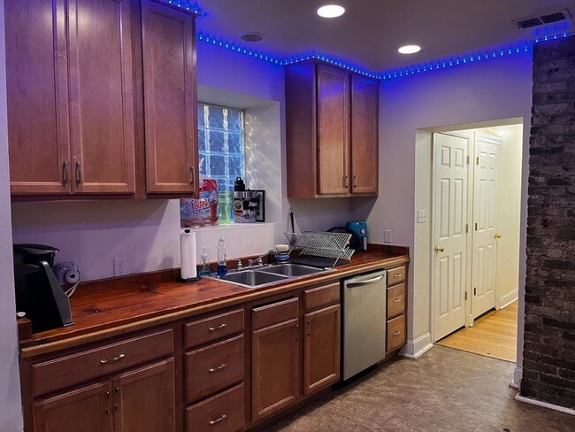 Foto del edificio - 2128 E Carson St