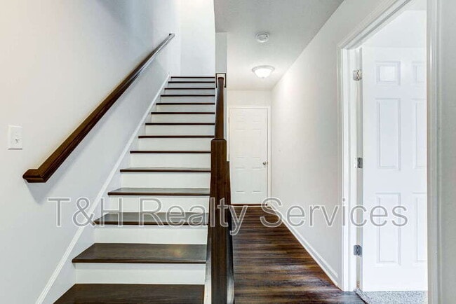 Building Photo - 317 Steeples Blvd