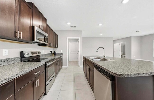 Building Photo - 15537 Miller Creek Dr