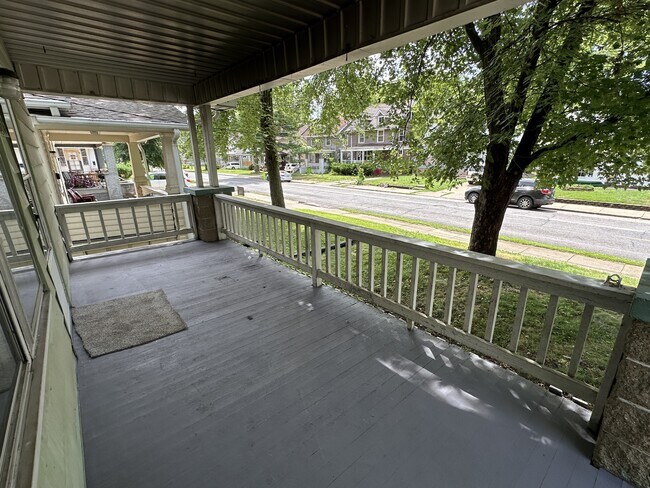 Foto del edificio - 2418 N Peoria Ave