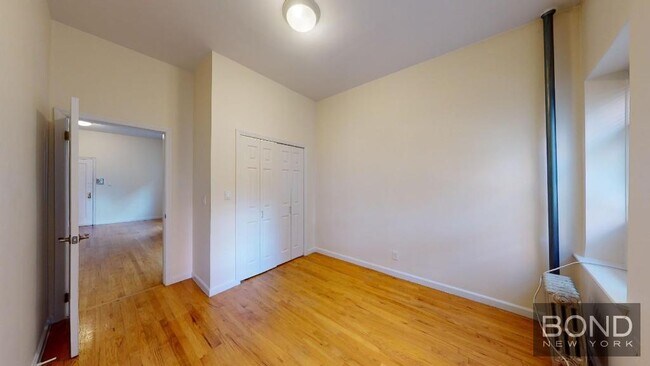 Building Photo - 212 Grand St