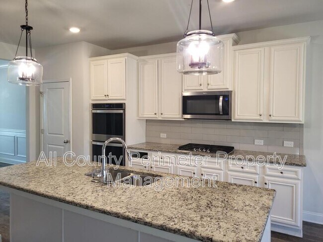 Foto del edificio - 3328 Fall Branch Ln