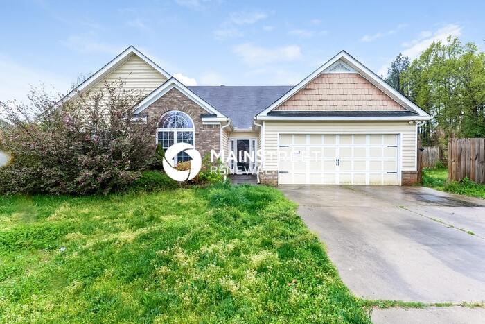 3 Bedroom Pet-Friendly Home in Covington, GA with Main Street Renewal - 3 Bedroom Pet-Friendly Home in Covington, GA with Main Street Renewal