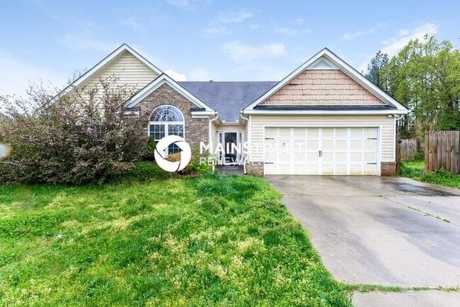 3 Bedroom Pet-Friendly Home in Covington, GA with Main Street Renewal - 3 Bedroom Pet-Friendly Home in Covington, GA with Main Street Renewal
