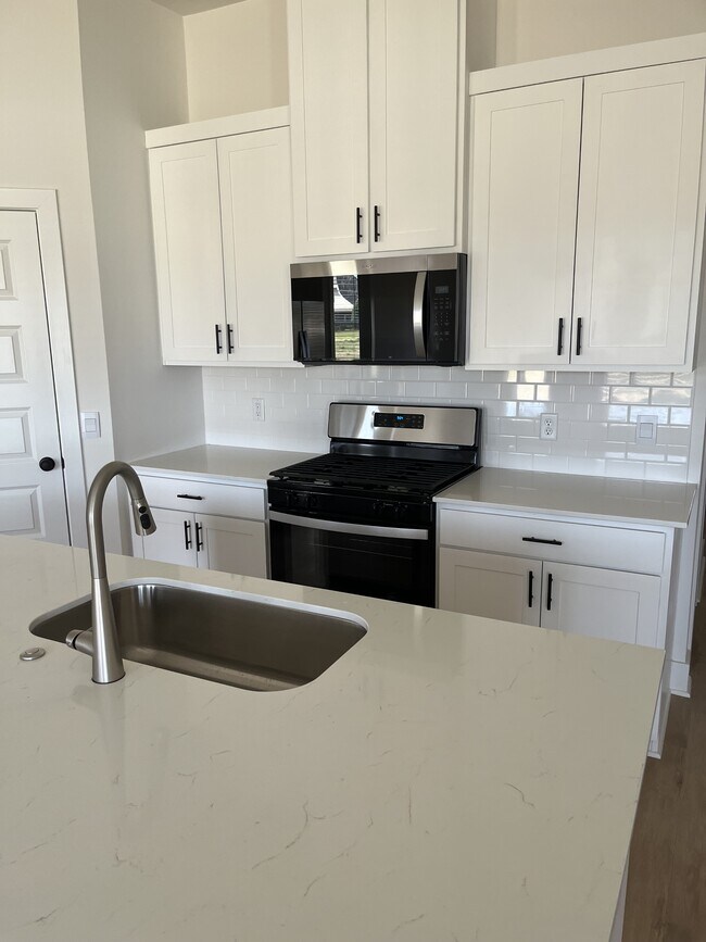 Building Photo - 464 W Gosling Isle