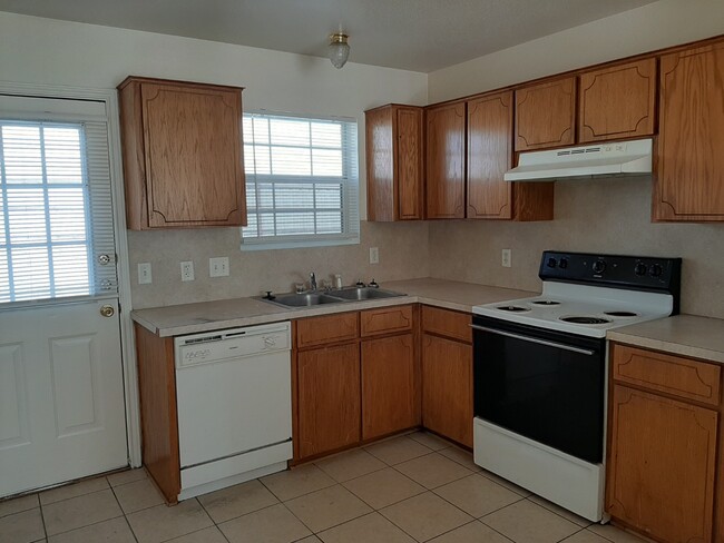 Building Photo - 4007 Madison Dr