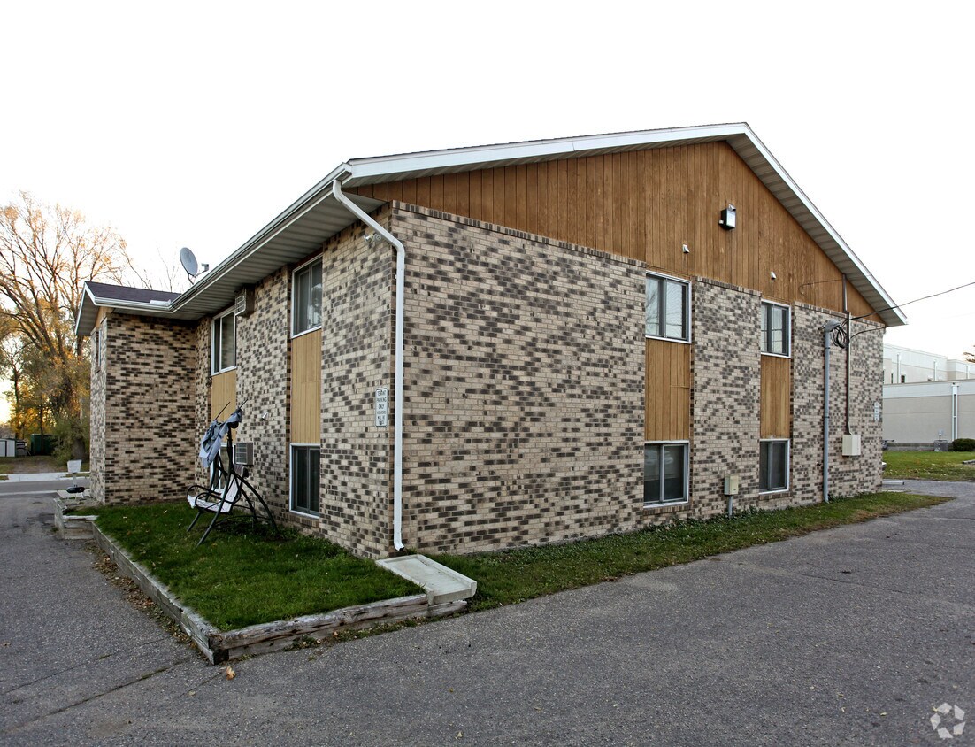 Primary Photo - 421 8th Ave N