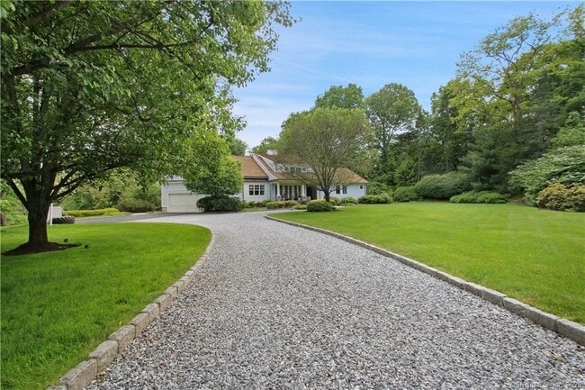 Building Photo - 24 Meadow View Dr