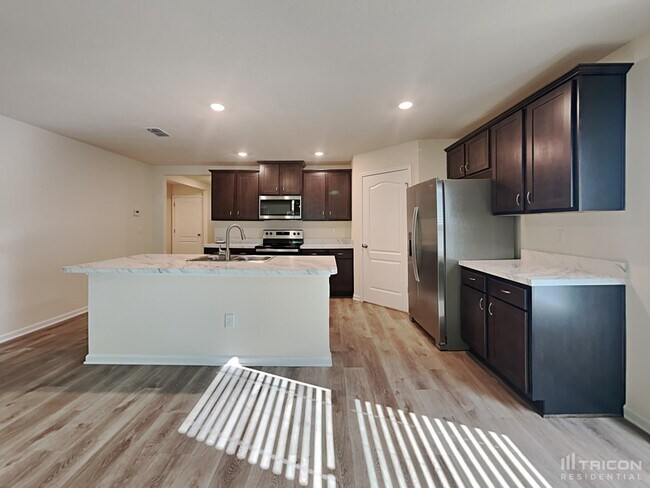 Foto del edificio - 382 Falcon Ridge Rd