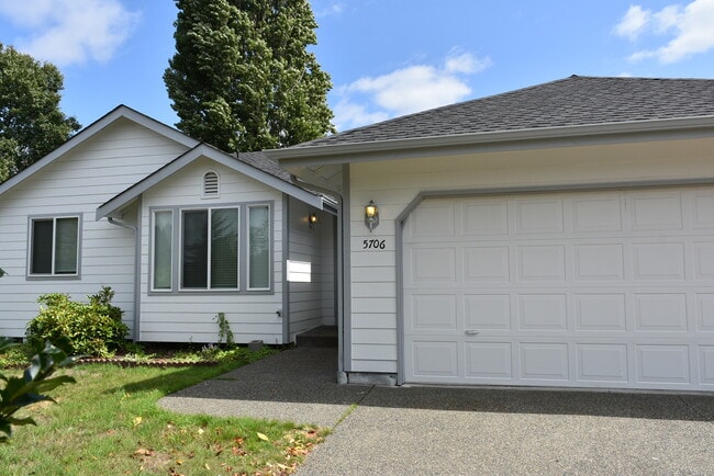 Building Photo - 5706 Crystal Ct SE