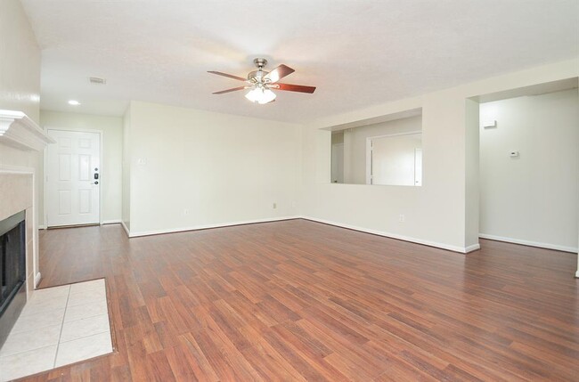 Foto del edificio - 3331 Starbridge Park Ln