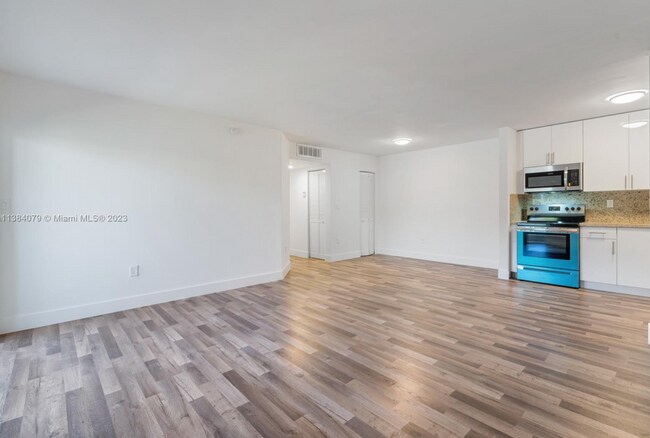 Foto del edificio - 4780 NW 102nd Ave