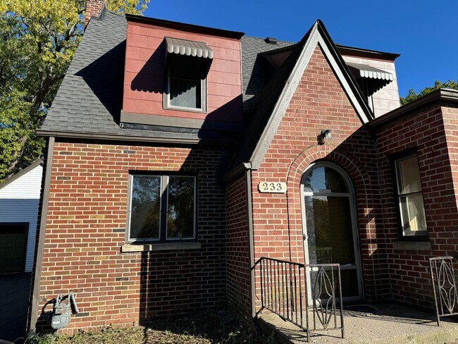 Building Photo - Charming Rental Home in Lakewood Neighborh...