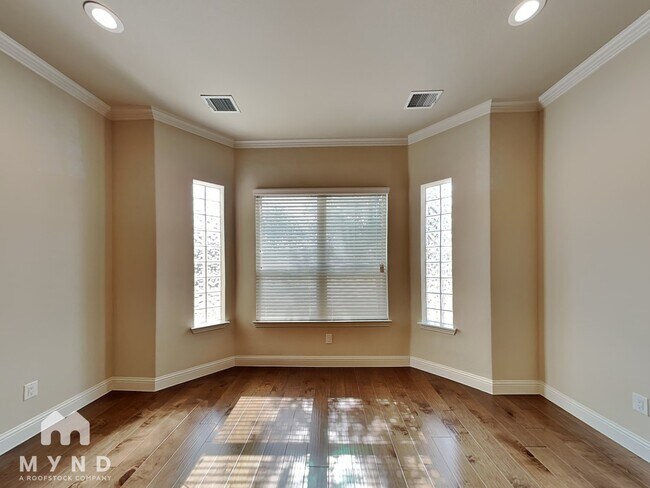 Foto del edificio - 4144 Riverside Dr