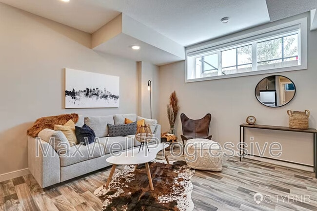 Building Photo - 10303-15103 158 St NW