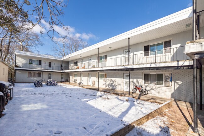 Foto del edificio - 360 Larkfield Rd