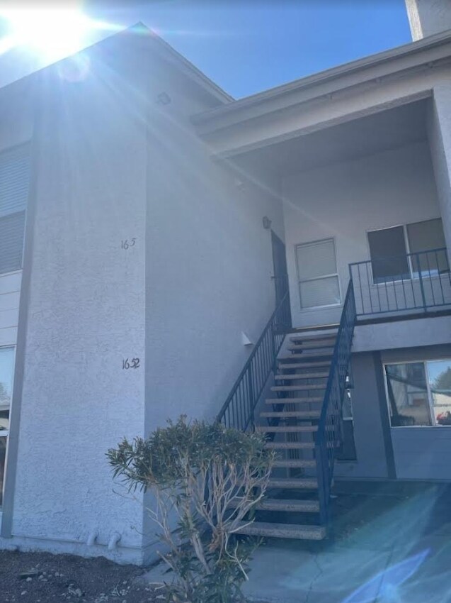 Building Photo - 1654 Justin Cir