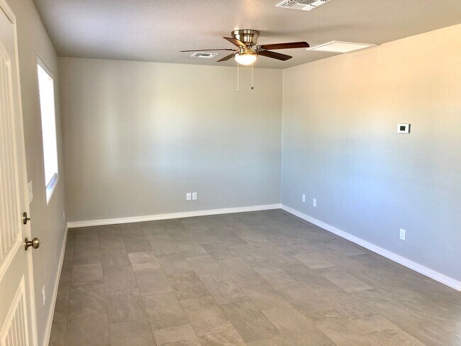 Foto del edificio - 3303 Devlin Ave