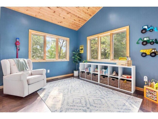 Foto del edificio - 11423 Fawn Lake Rd