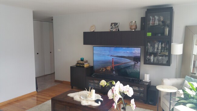Foto del edificio - 5701 N Sheridan Rd