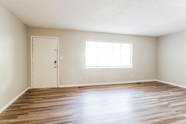 Building Photo - 529 Bonnie Bell Ln