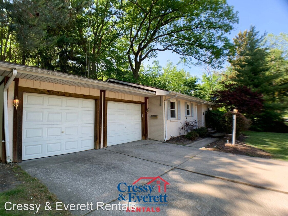 Primary Photo - 3 br, 2 bath House - 2604 S State St.