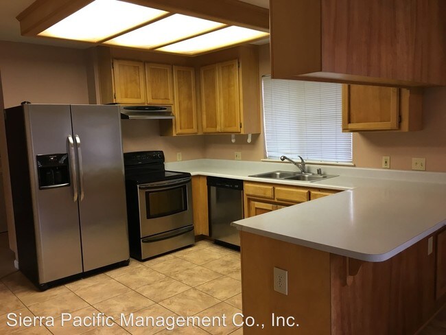 Foto del edificio - 453-453 Tuttle Ln