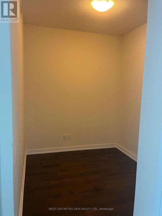 Building Photo - 510-2510 Curran Place