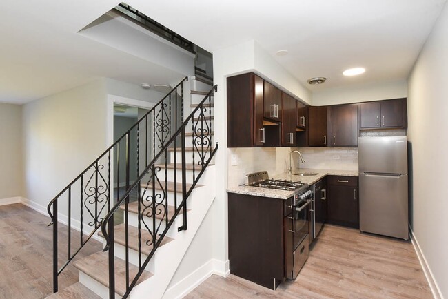 Building Photo - 450 W Barry