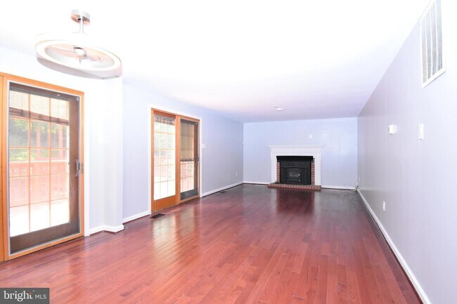 Foto del edificio - 8673 Cooperhawk Ct