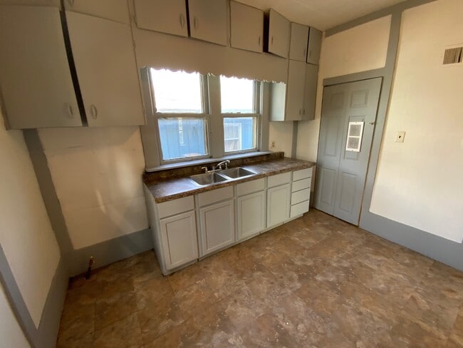 Building Photo - 1308 Lape St