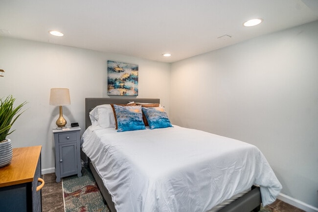 Building Photo - 334 S Wisconsin Ave