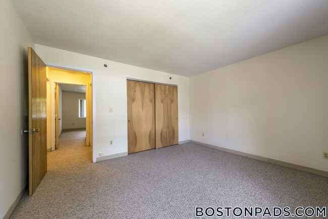 Building Photo - 142 N Beacon St