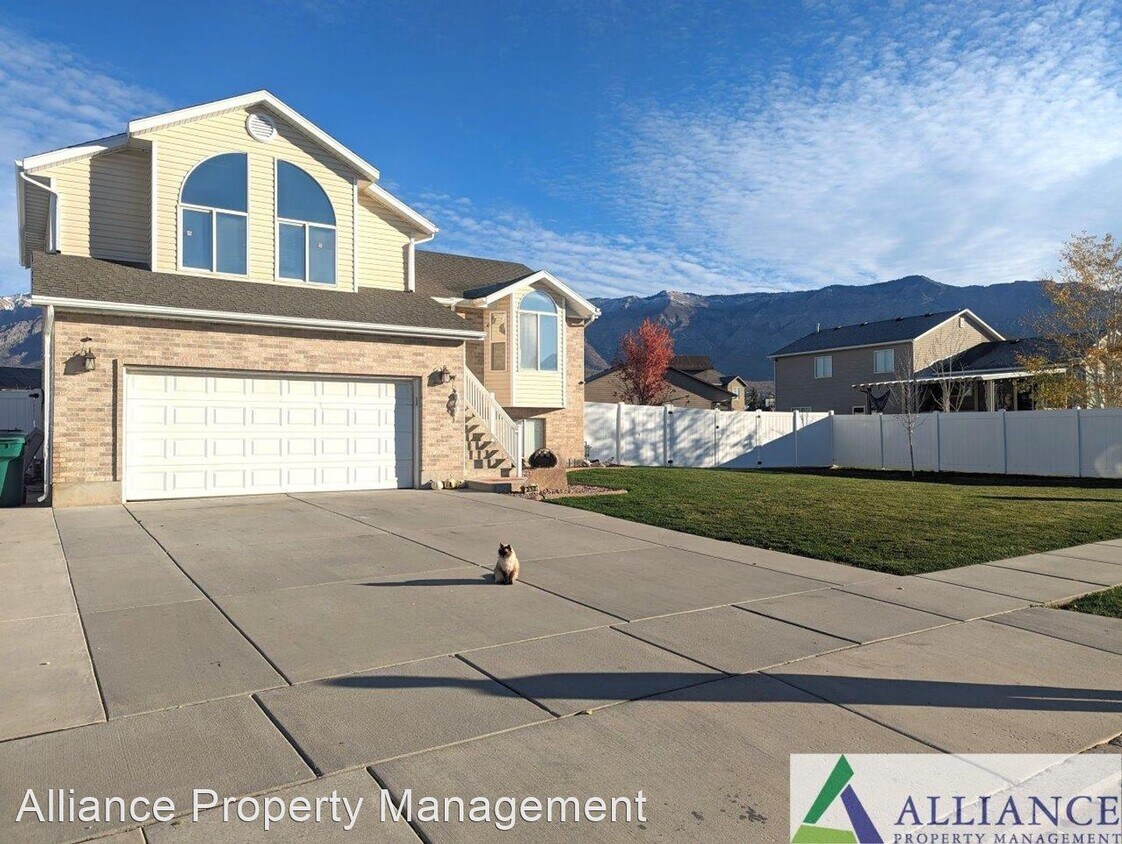 4 br, 2.5 bath House 332 W. 2300 N House Rental in Ogden, UT