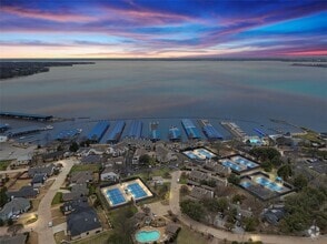 Building Photo - 540 Yacht Club Dr