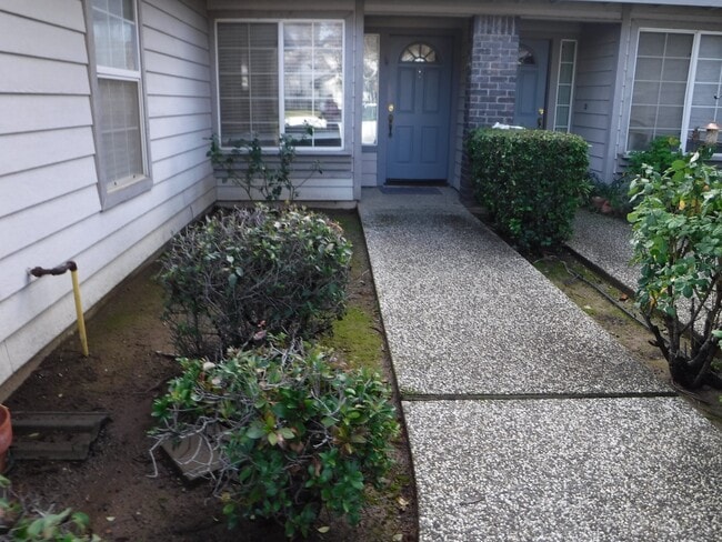 Building Photo - 1090 Gilliland Dr