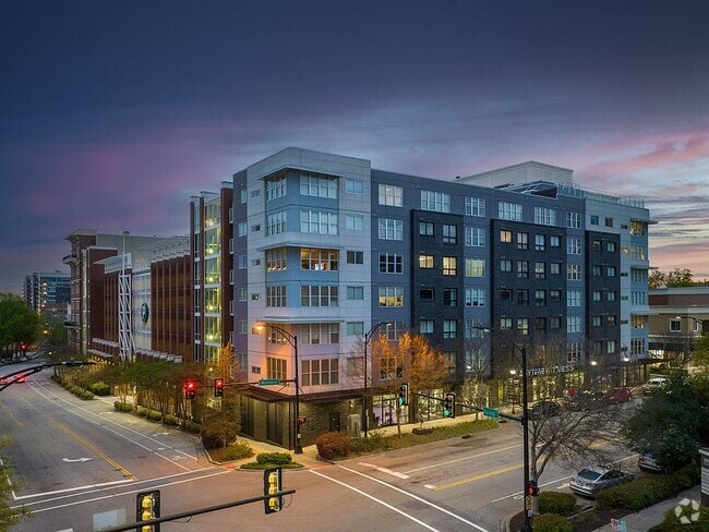 State-of-the-Art building - 100 E Washington St