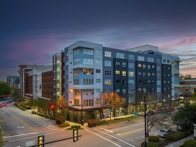 State-of-the-Art building - 100 E Washington St