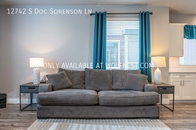Building Photo - Amazing 3 Bed Riverton Townhome! No Deposi...