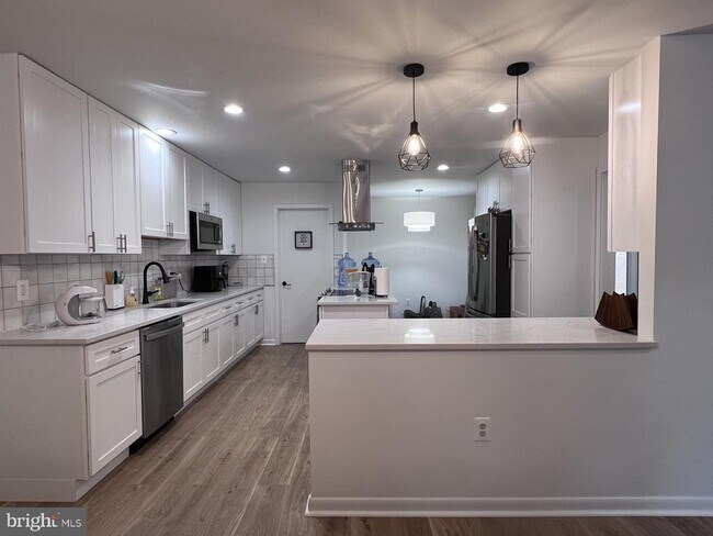 Foto del edificio - 5249 Strathmore Ave