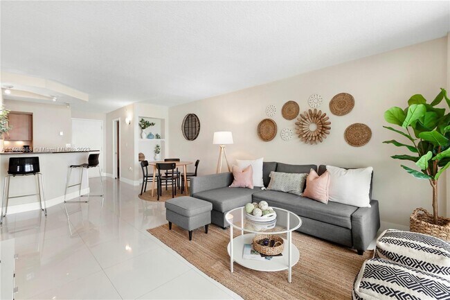Foto del edificio - 6917 Collins Ave