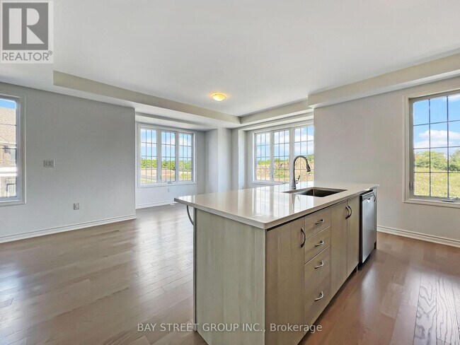 Photo du bâtiment - 1336 Ripplewood Ave