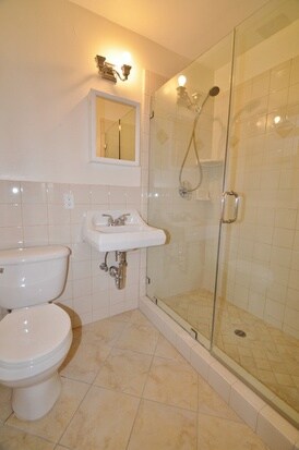 Interior Photo - 835 Sir Francis Drake Blvd
