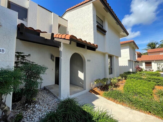 Foto del edificio - 5873 Fox Hollow Dr